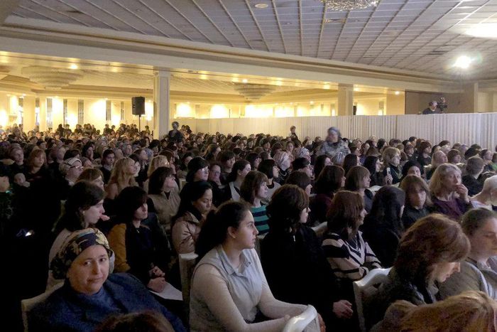 Despite measles warnings, anti-vaccine rally draws hundreds of ultra-Orthodox Jews