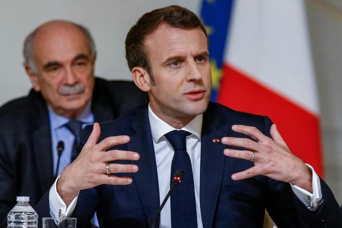 French President Emmanuel Macron surpassed himself Monday night debating in Paris for over eight hours, finishing at 02:30 am in a room that had slowly emptied of spectators and even participants