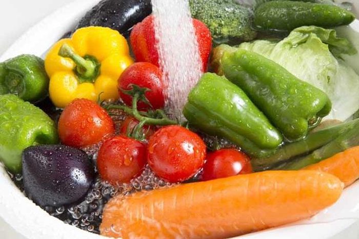 Washing fruits and vegetables during coronavirus (KENT RO Systems)