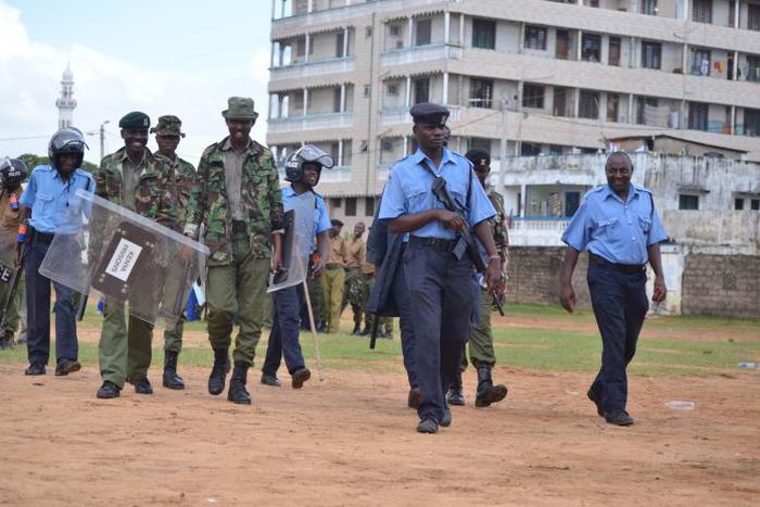 Police thwart demonstrations to protest Uhuru’s directive near the venue of Mashujaa day celebrations in Mombasa