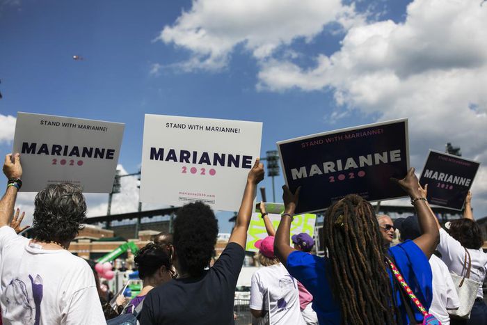 Climate Activists Pack Streets, Urging Candidates to Look Beyond 'Glamour'
