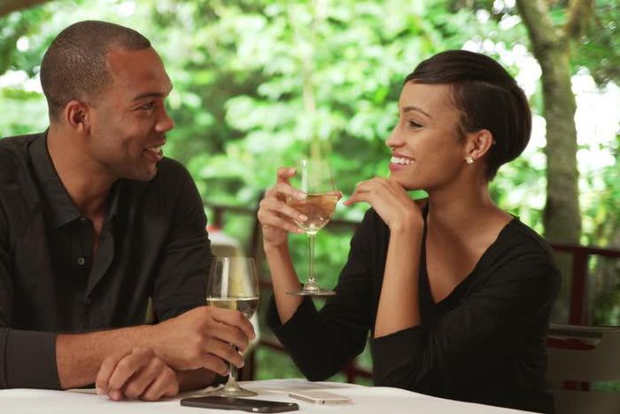 First date mistakes to avoid (Shutterstock)