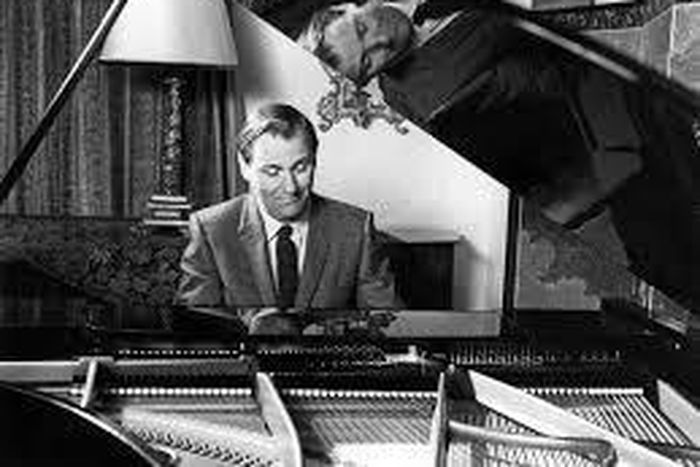 Jörg Demus, exponent of piano repertory's heart, dies at 90