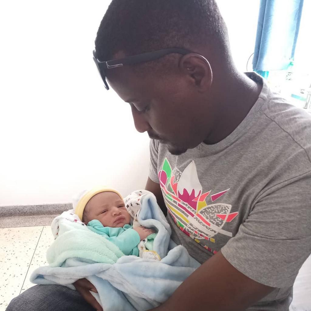 Baby Zayed with his dad (Instagram)