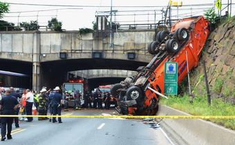 Wild crash near Lincoln tunnel stalls rush hour