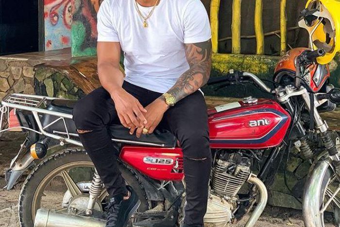 Otile Brown gifts his newly signed artiste a brand new car