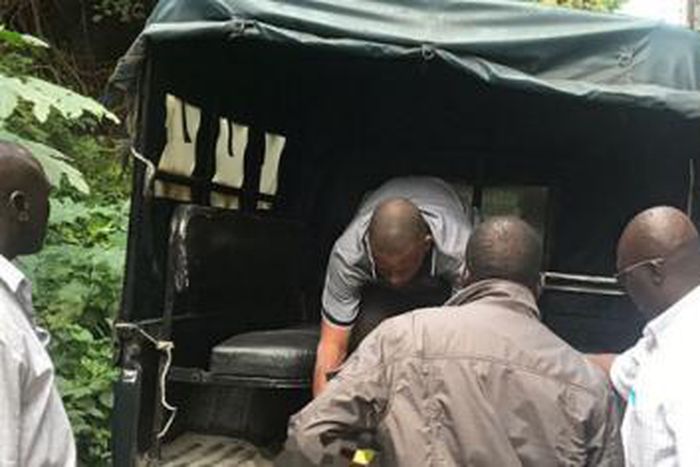 File image of police carrying a body into a police van. David Yano killed by family after spraying six children with bullets in Elgeyo Marakwet