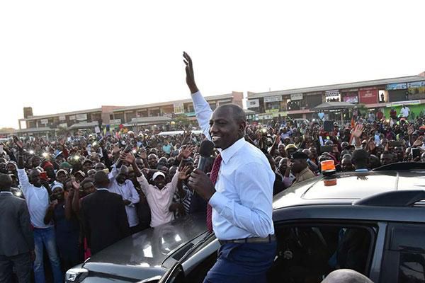 File image of DP Ruto’s addressing the public from one of the vehicles in his convoy
