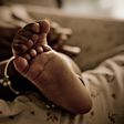 Teenage girls strangles her 3-weeks-old baby
