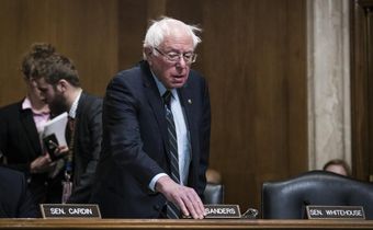 Sanders Meets With Former Staff Members, Seeking to Quell Anxiety Over Sexism
