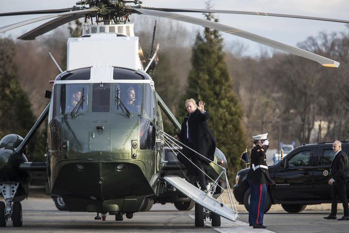 Trump Takes Border Wall Fight to El Paso as Opponents There Protest