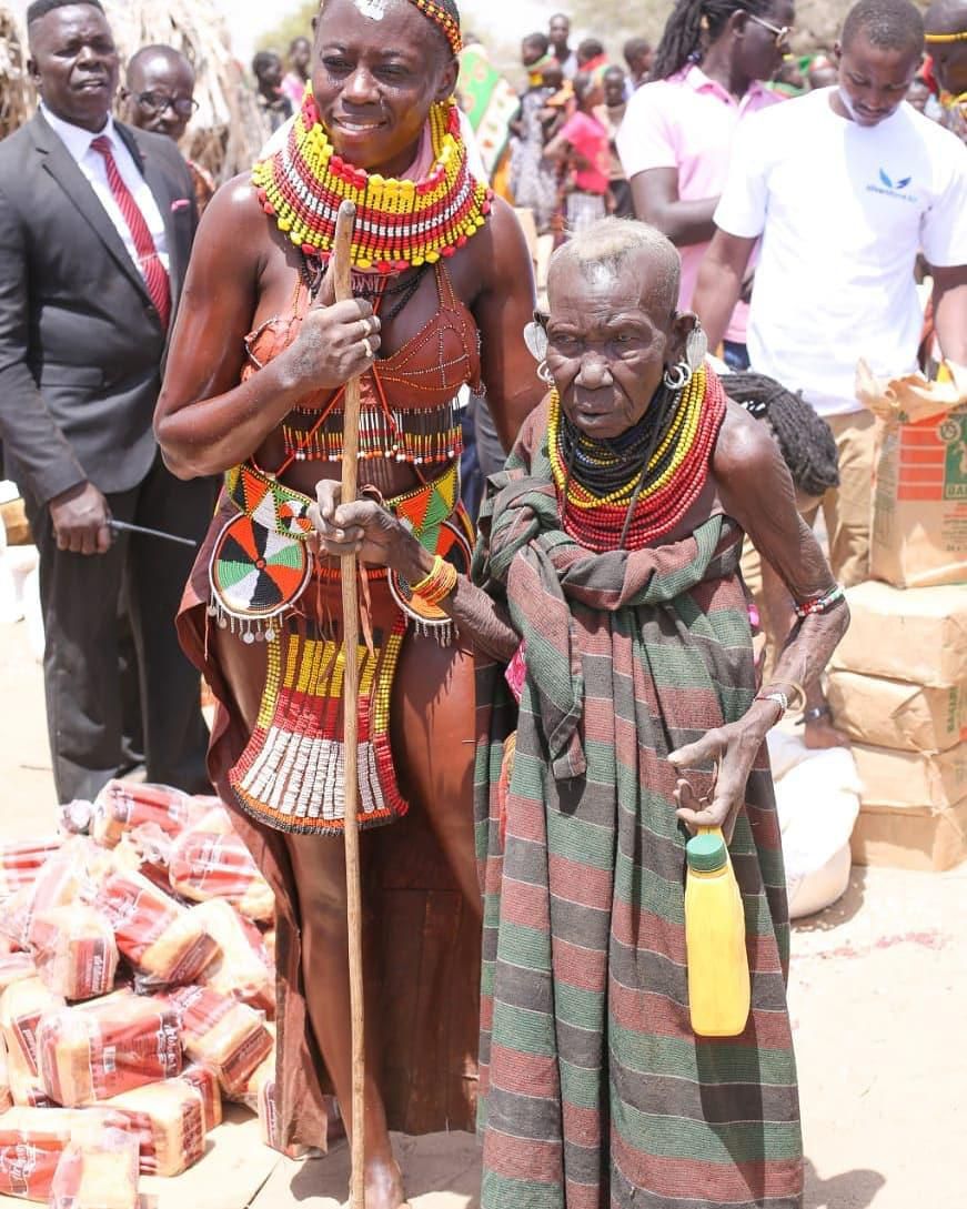 Photos of Akothee in Turkana helping drought victims
