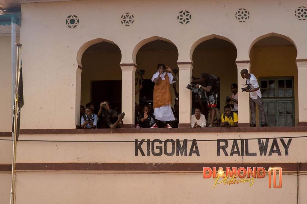 WCB President Diamond accorded a heroic welcome in his home Town Kigoma ahead of much anticipated Concert (photos)