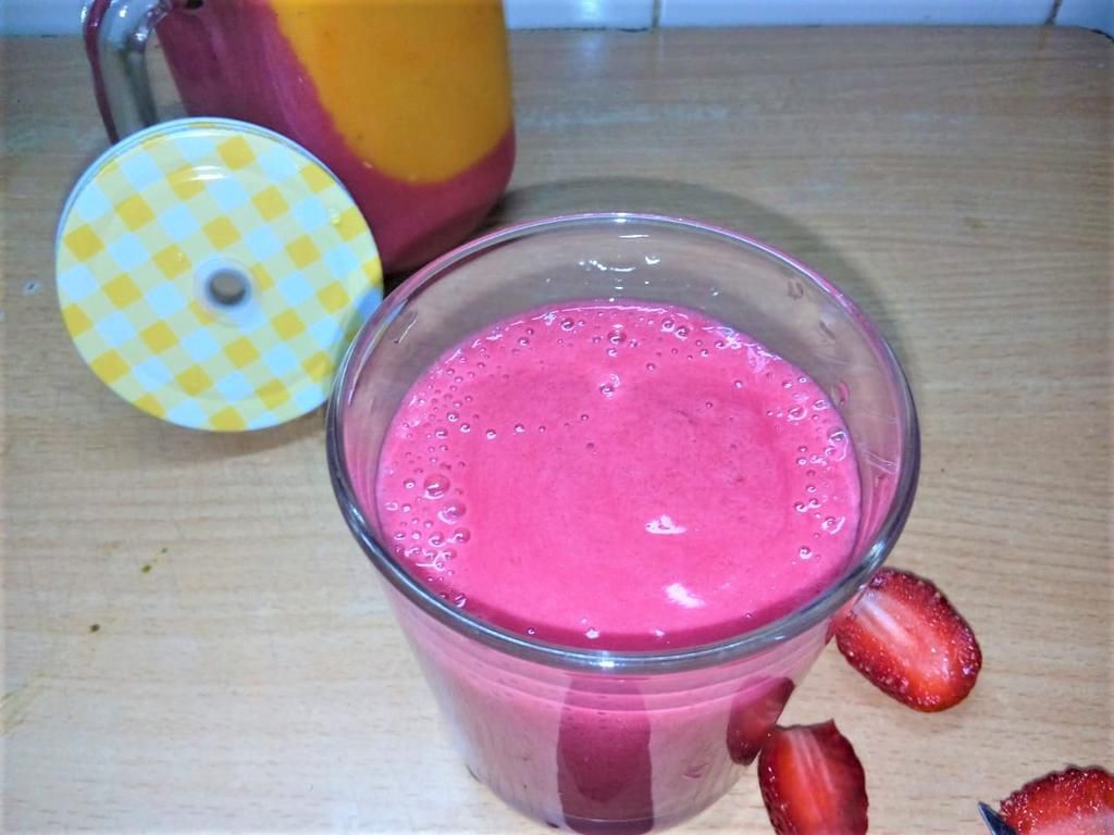 #RecipeWithAPulseliveTwist: 3-in-1 mango, strawberry, green breakfast smoothie