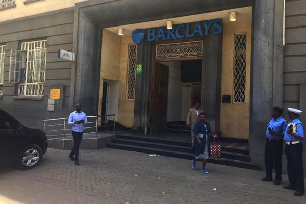 File image of police officers keeping guard outside Barclays Bank of Kenya Queensway Branch in Nairobi where Sh 2Billion in fake currency was recovered on March19, 2019.