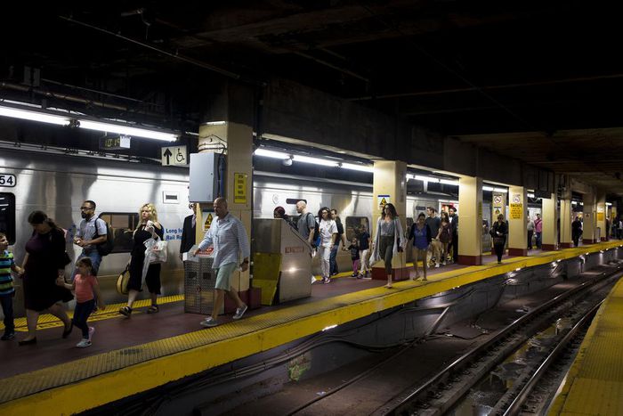 Cuomo Proposes 8 More Tracks at Penn Station, for 175,000 More Riders