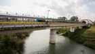 Sit-In Protest by Migrants Closes Down Border Bridge