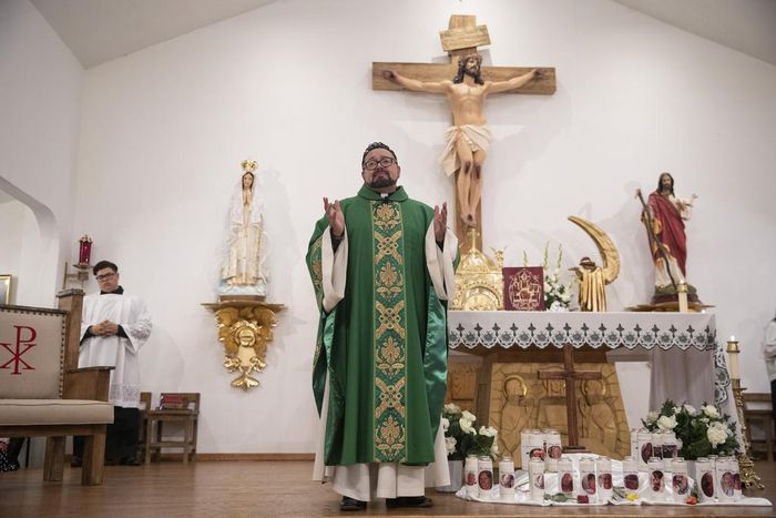 In a Suffering City, an El Paso Priest Needed a Message of Hope