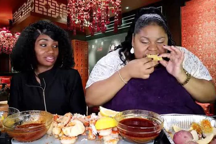 Binge eating(Gfycat)