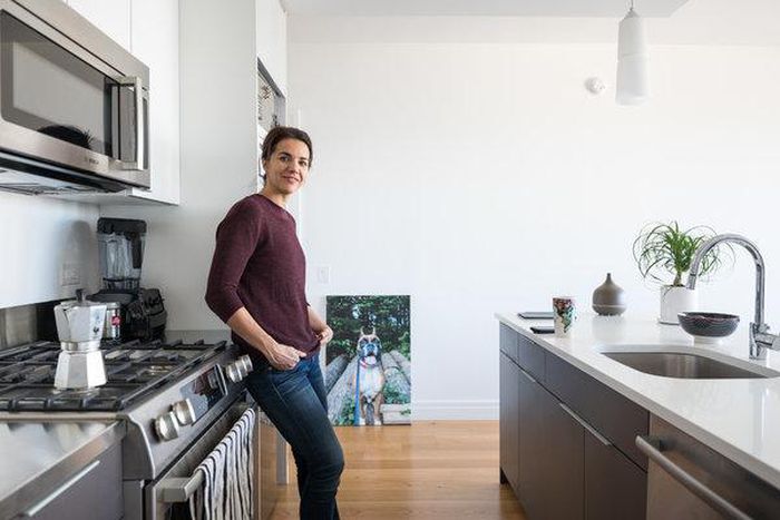 A Canadian scores from long distance