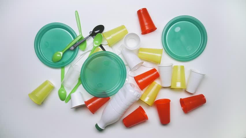 Plastic utensils (Shutterstock)