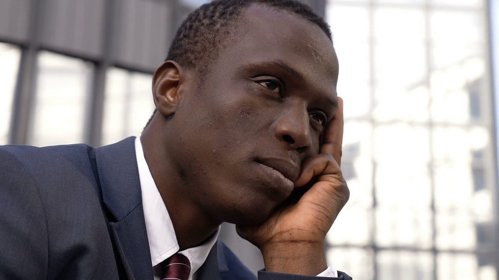 Touching your face transfers virus that may cause common cold(videoblocks)