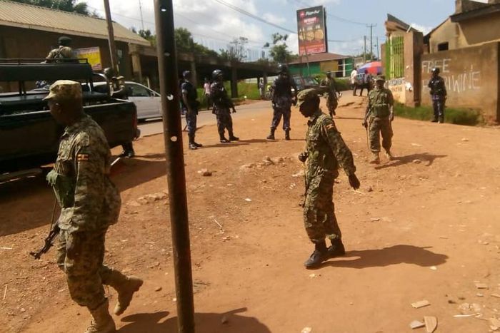 Security operatives quelling a protest in Kamwokya, a poor neighborhood where Bobi Wine grew up from (Twitter/softpower)