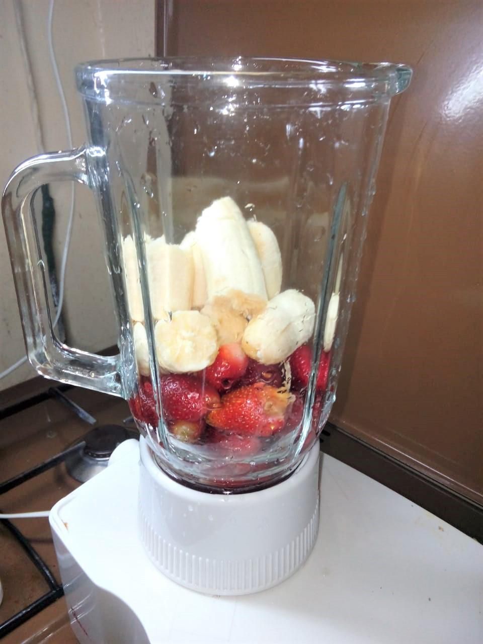 #RecipeWithAPulseliveTwist: 3-in-1 mango, strawberry, green breakfast smoothie