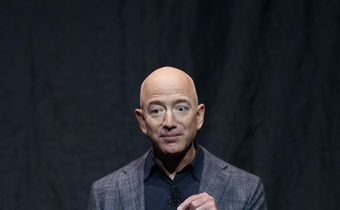 Bezos Says Moon Lander Will Pave 'Road to Space'