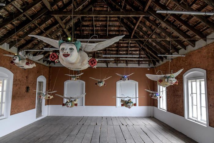 In India, Building Bridges Between Life and Art