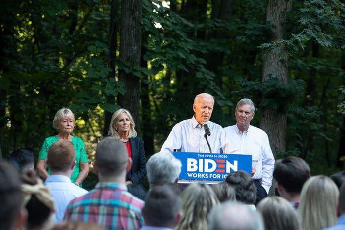 How are the leading candidates set up in Iowa and new Hampshire