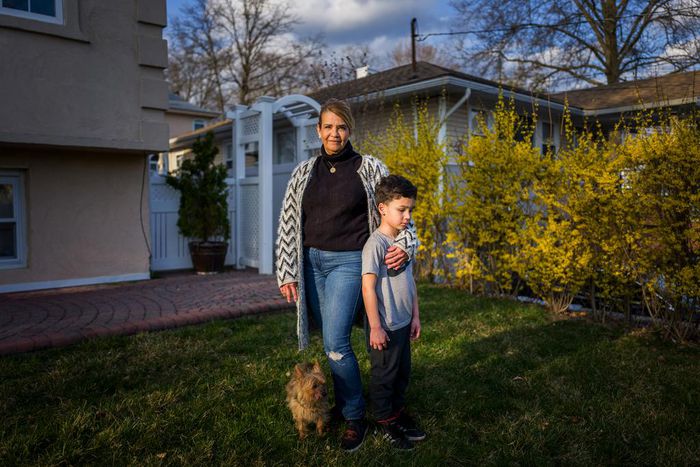 1,200 Airport Workers in New York Area Abruptly Laid Off With No Severance