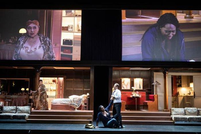 Review a 'tosca' makes room for two prima donnas