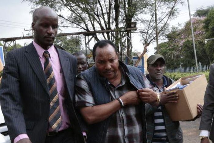 File image of Ferdinand Waititu with detectves  during his recent arrest over corruption
