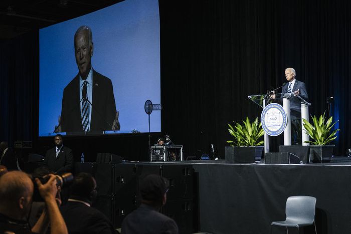 Why the 2020 Democrats Still Aren't Talking About Impeachment