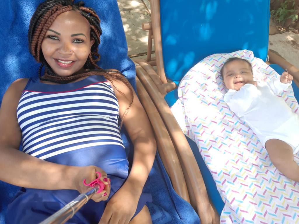 Pulse Presenter Carolina Carlz and her daughter