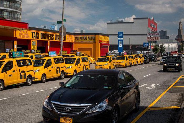 Rides in Manhattan's most snarled areas should cost more, judge rules