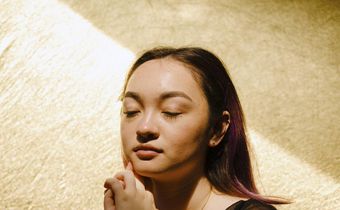 A Teenager, Her Ukulele and a Bedroom Pop Empire-in-the-Making
