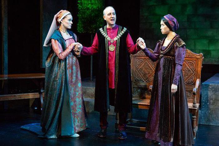 Review: No battle of wits in this mild 'Man for All Seasons'