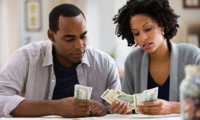 ___8269885___2018___4___18___14___black-couple-money