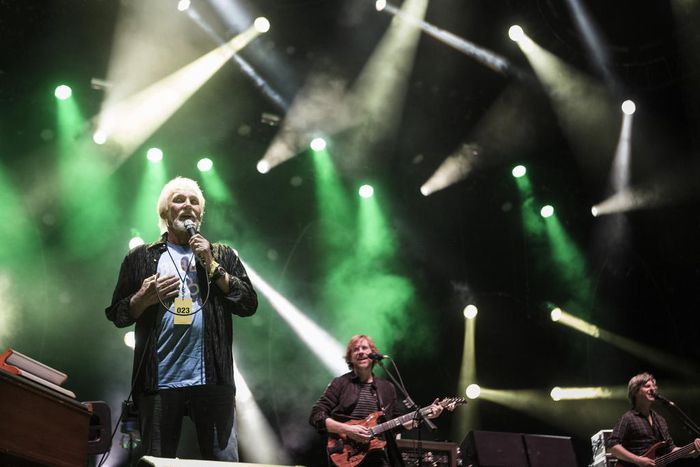 Kenny Rogers, Who Brought Country Music to a Pop Audience, Dies at 81