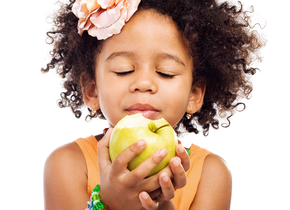 Little girl holding an apple(theconversation)
