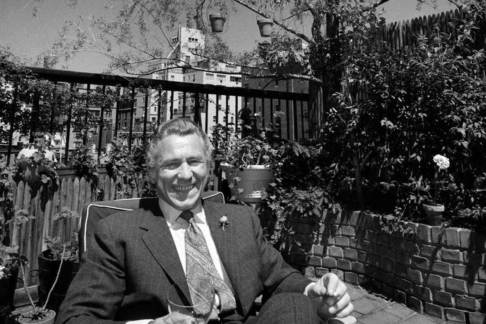 Joe Sirola, Actor Who Found Riches in Commercials, Dies at 89