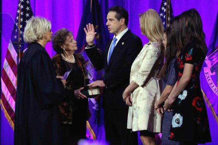 At inauguration, Cuomo rallies state against Trump