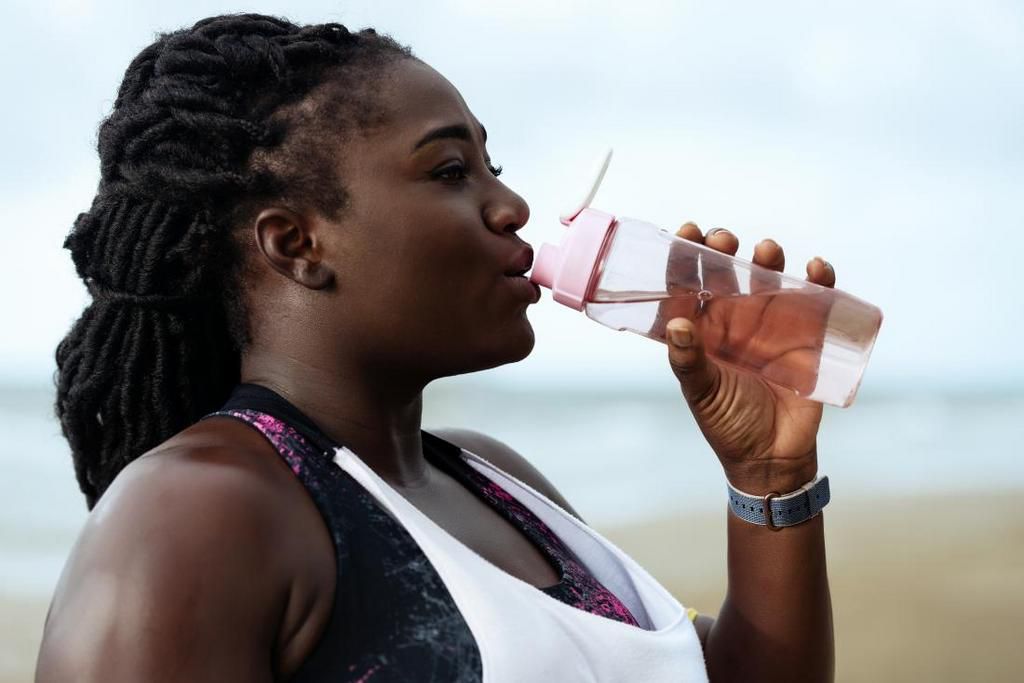 Woman drinking water(medicalnewstoday)