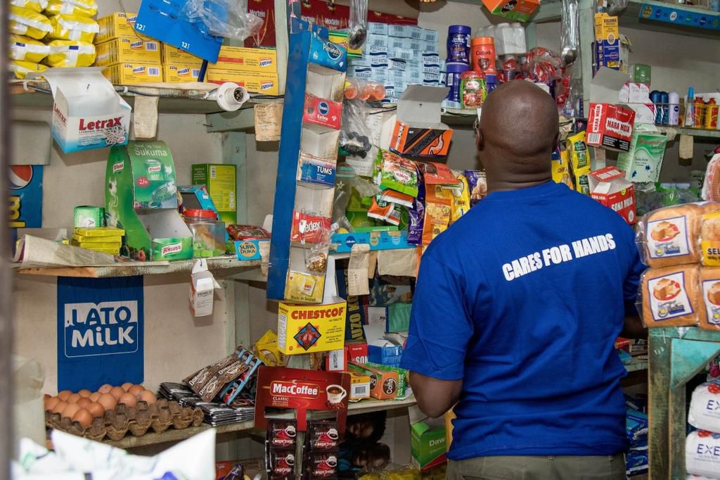 Shopping at kiosks(dhahabu)