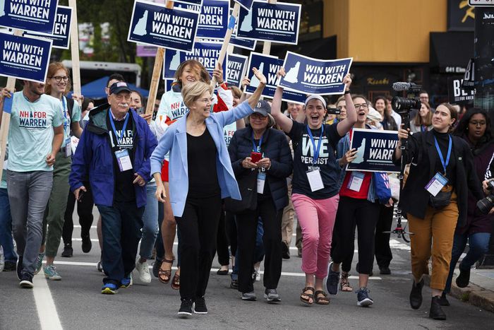 Elizabeth Warren Stands Out at New Hampshire Democratic Party Convention