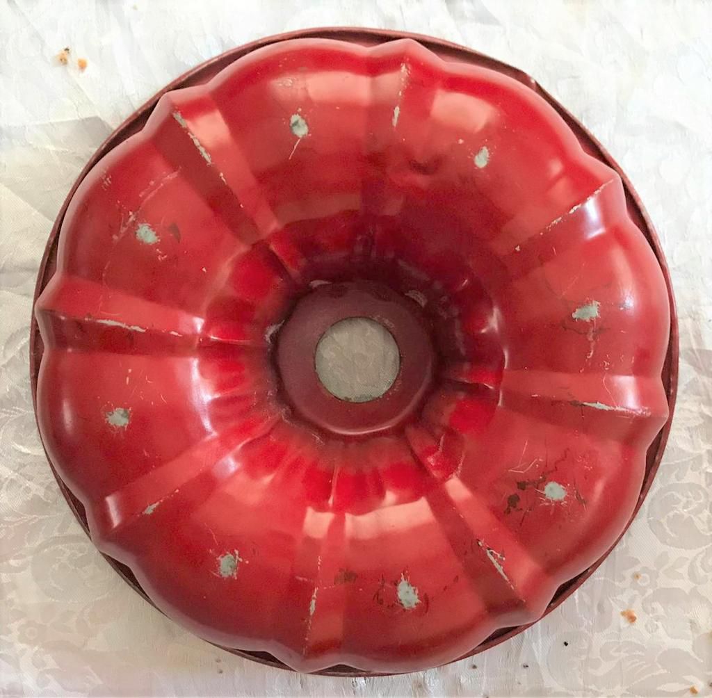 Recipe with a Pulselive twist: Bundt cake tin