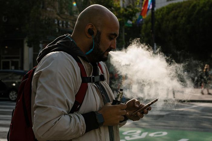 First Death in a Spate of Vaping Sicknesses Reported by Health Officials