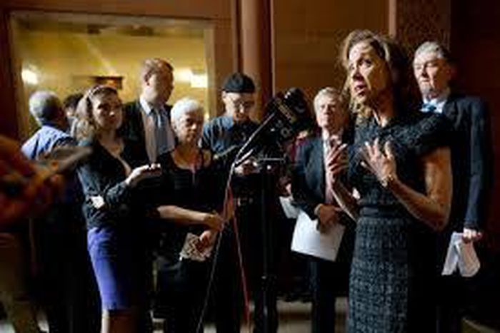 N.Y. bill would require lockup of guns around children